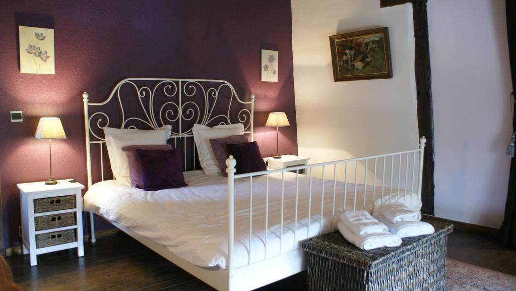B&B Le Secret Du Bois Bourseigne-Vieille Rum bild