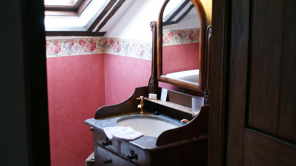 B&B Le Secret Du Bois Bourseigne-Vieille Rum bild
