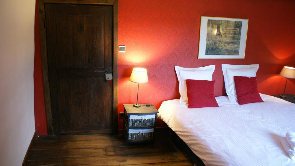 B&B Le Secret Du Bois Bourseigne-Vieille Rum bild