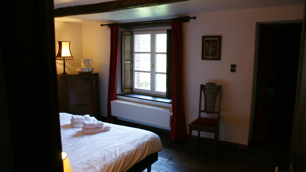 B&B Le Secret Du Bois Bourseigne-Vieille Rum bild
